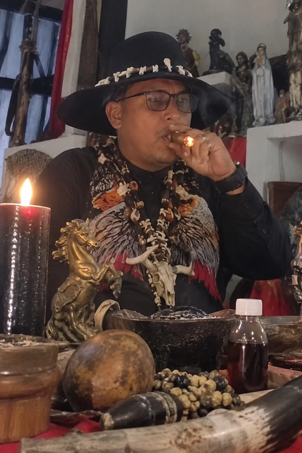 Marcos Thomas atendiendo consulta espiritual